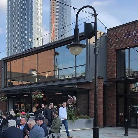 Castlefield Penthouse With Balcony By Guestready Manchester