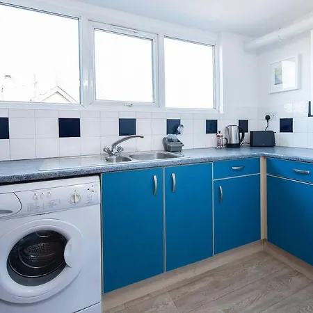 Didsbury Flat For 4 By Guestready Манчестер