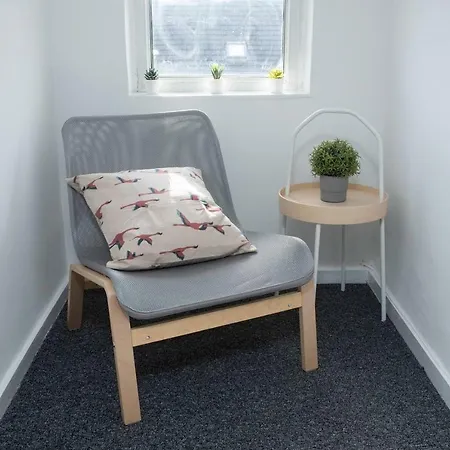 Didsbury Flat For 4 By Guestready *