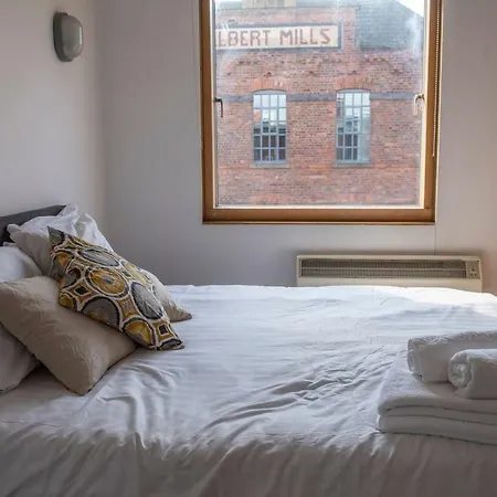 Castlefield Penthouse With Balcony By Guestready *