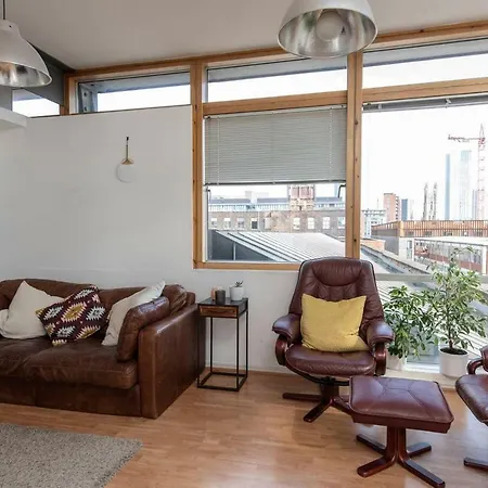 Castlefield Penthouse With Balcony By Guestready *