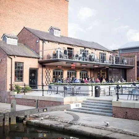 Castlefield Penthouse With Balcony By Guestready *