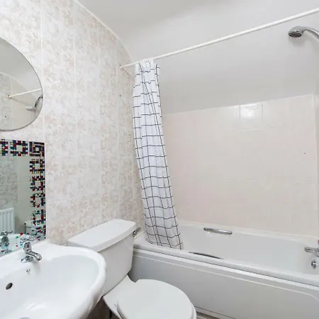 Didsbury Flat For 4 By Guestready * Манчестер