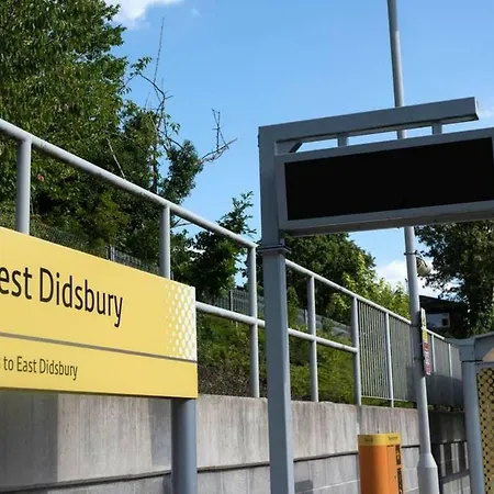 Didsbury Flat For 4 By Guestready *