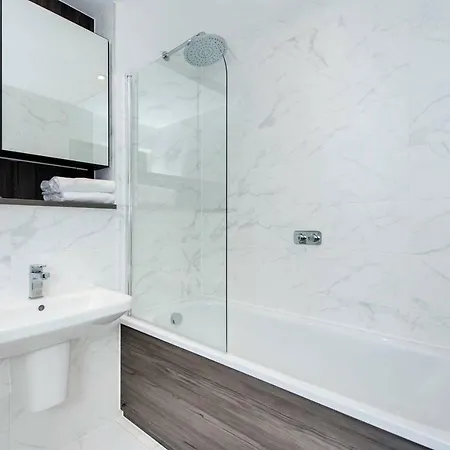 Apartmán Excellent 2 Bedroom Central *