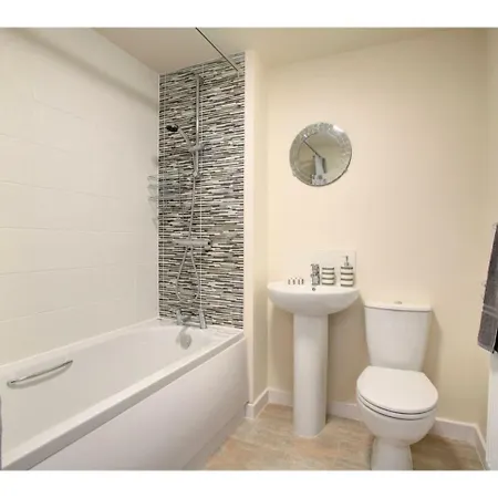 Newly Built, Splendid House For 5 In Manchester! * Mánchester