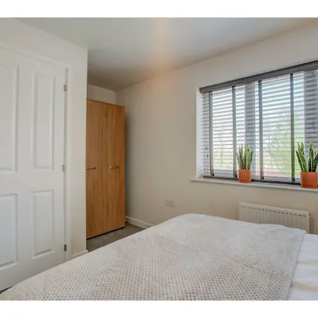 Newly Built, Splendid House For 5 In Manchester! *