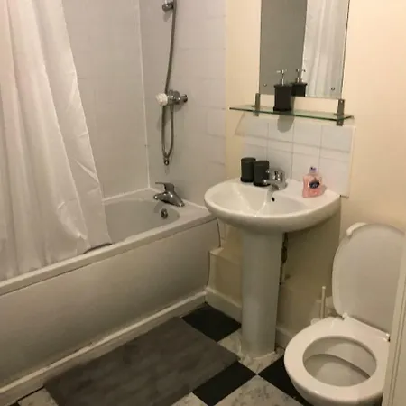 דירה Bright 2 Bed City Centre With Huge Balcony *