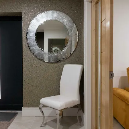 Luxurious & Exquisite 3 Bedroom House In Bowdon * Manchester