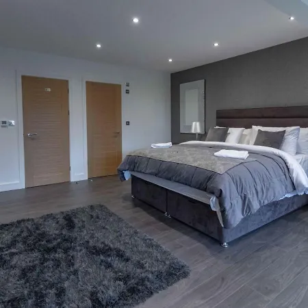 Apartment Luxurious & Exquisite 3 Bedroom House In Bowdon