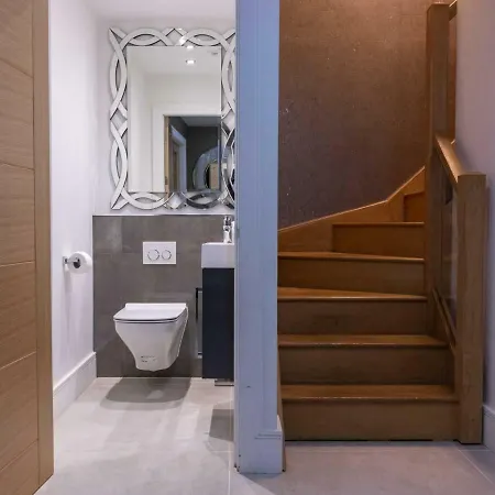 Luxurious & Exquisite 3 Bedroom House In Bowdon * Manchester