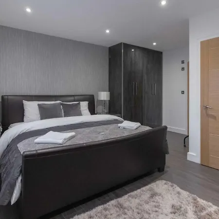 Luxurious & Exquisite 3 Bedroom House In Bowdon Apartment Manchester