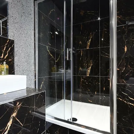 La Jungle Du Swan * Manchester