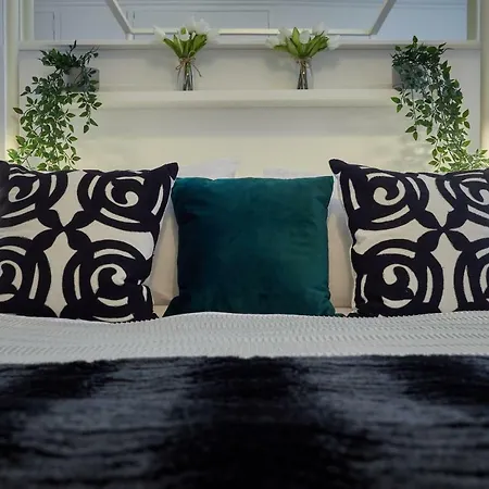 Willow House Luxury Serviced Lets Apartment Manchester