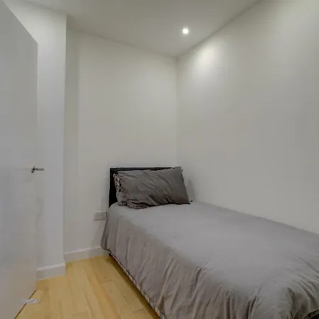 Beautiful Flat In Central דירה