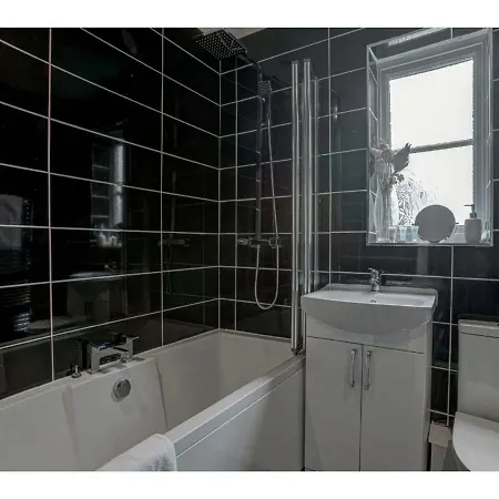 Gorgeous Spacious In Salford Manchester