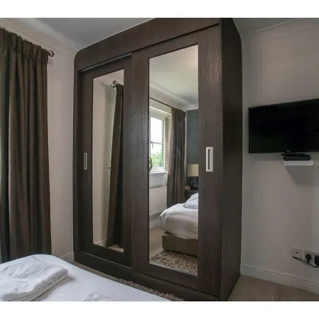 Gorgeous Spacious In Salford
