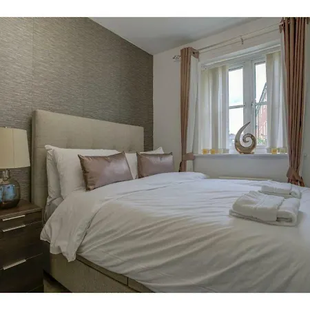 Gorgeous Spacious In Salford Manchester