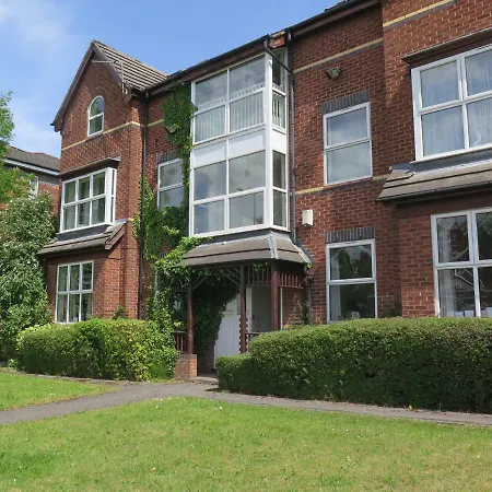 569 Wilmslow Road Апартаменты