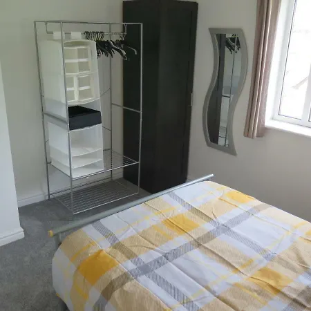 569 Wilmslow Road Апартаменты
