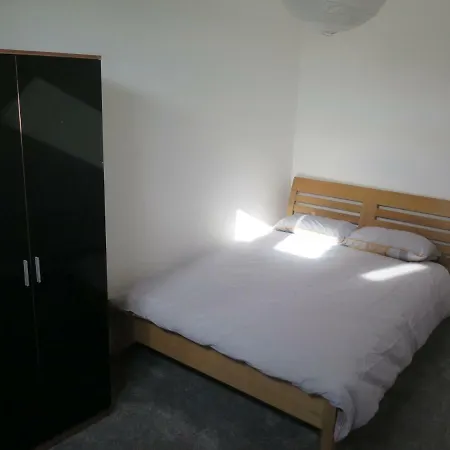 569 Wilmslow Road Апартаменты