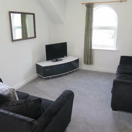 569 Wilmslow Road * Манчестер