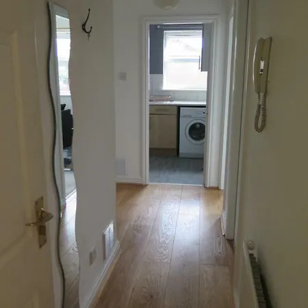 569 Wilmslow Road Апартаменты *