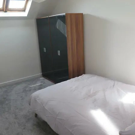 569 Wilmslow Road Манчестер