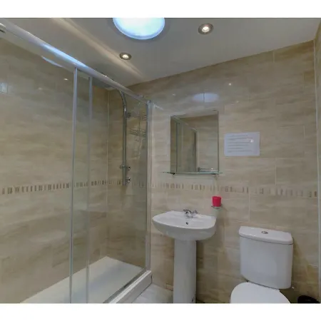 Bright Colourful & Charming Apt For 4 * Манчестер