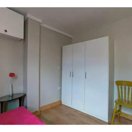 Bright Colourful & Charming Apt For 4 Апартаменты Манчестер