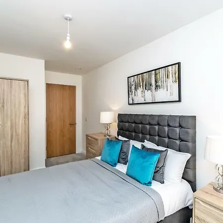 Halo House By Guestz * Manchester