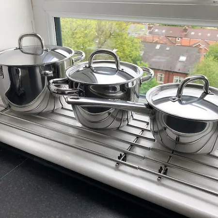 Old Trafford 2 Bed Flat By Guestready * Manchester