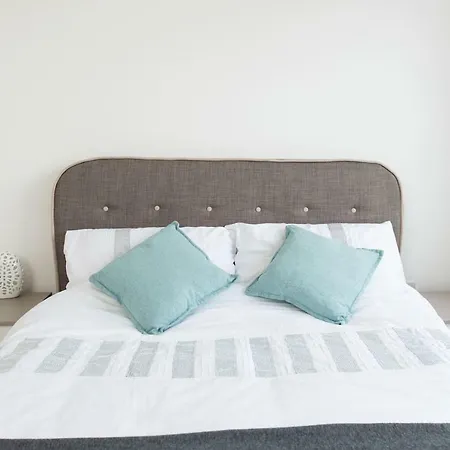 Old Trafford 2 Bed Flat By Guestready * Manchester