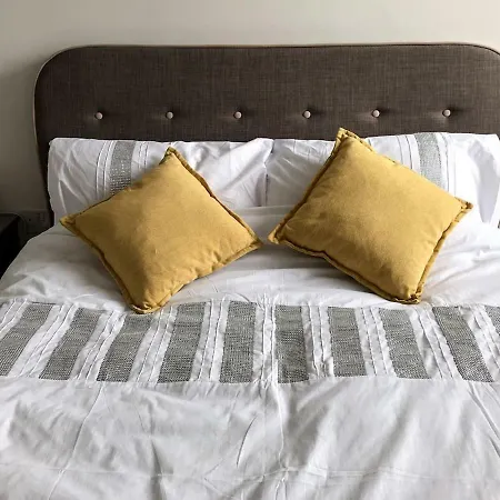 Old Trafford 2 Bed Flat By Guestready *