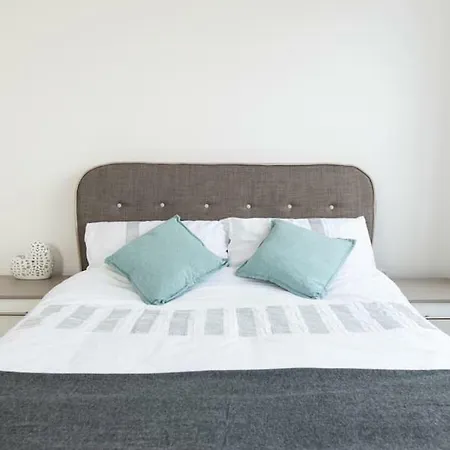 Old Trafford 2 Bed Flat By Guestready Apartment