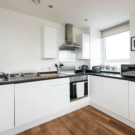Old Trafford 2 Bed Flat By Guestready Manchester