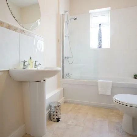 Ferienhaus Rest & Recharge - Cranbrook House Manchester