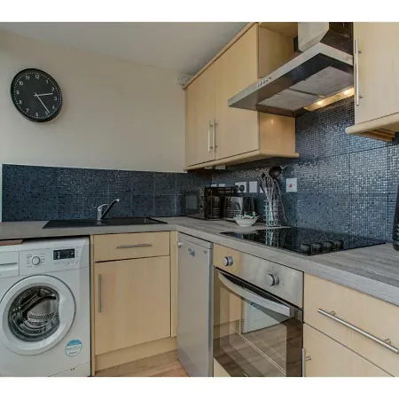 Apartment Penthouse Apt For 4, Skyline Views, Central Mcr! *