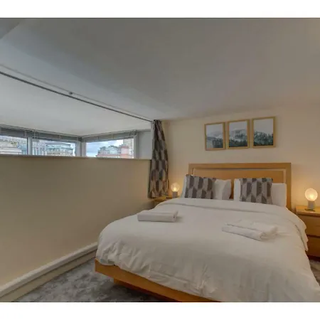 Penthouse Apt For 4, Skyline Views, Central Mcr! Apartment