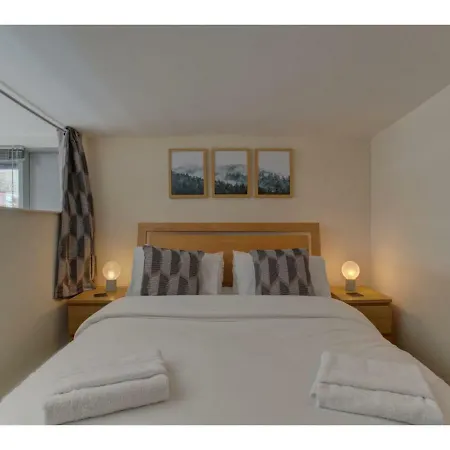 Penthouse Apt For 4, Skyline Views, Central Mcr! *