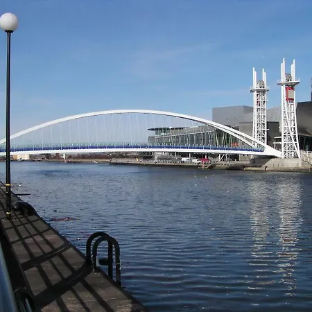 酒店 Premier Manchester Salford Quays 3*