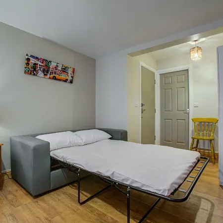 Апартаменты Trendy Manc Nq Studio With En