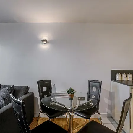 Prime Location 1 Bed Apt With Balcony * Манчестер