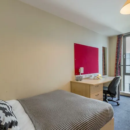 Modern Student-only Ensuite In Central Hotel Manchester