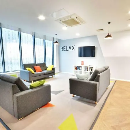 Modern Student-only Ensuite In Central Hotel *