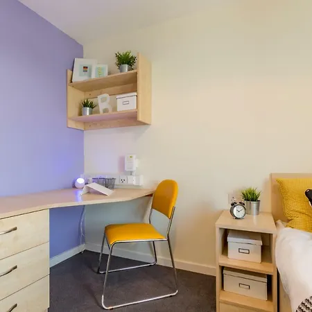 Modern Student-only Ensuite In Central Hotel *