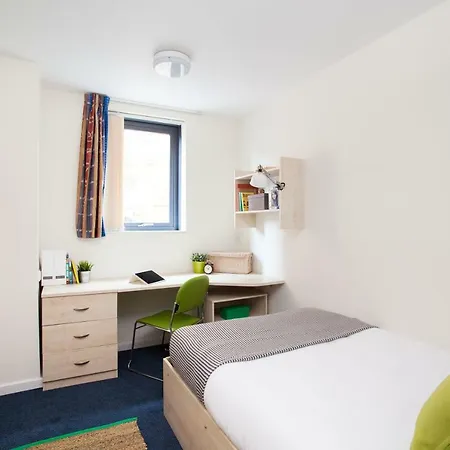 Modern Student-only Ensuite In City Centre 4*