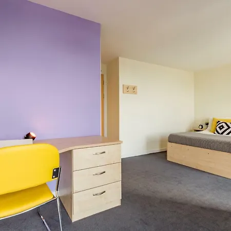 Modern Student-only Ensuite In Central Hotel *