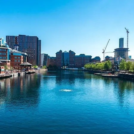 Contemporary 1 Bed In Media City, Sleeps 4, Free Gym