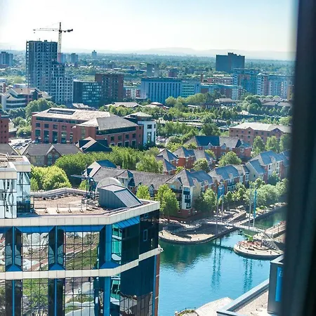 Apartment Contemporary 1 Bed In Media City, Sleeps 4, Free Gym